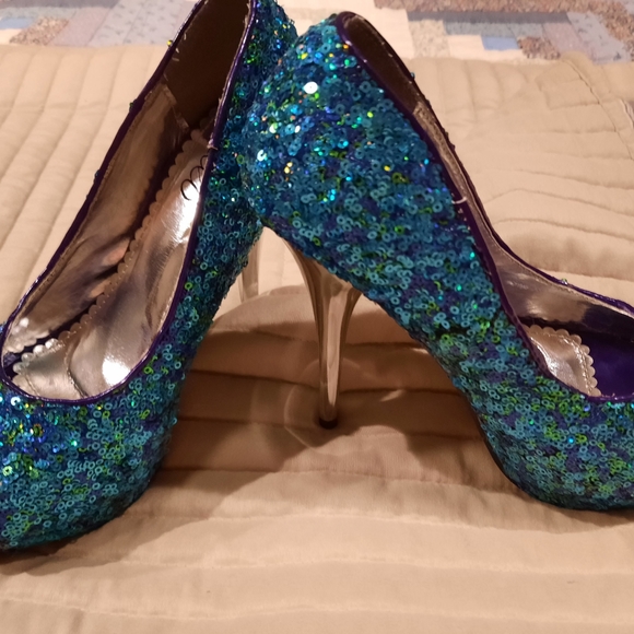 Arianna-12 multi color stiletto sequence heels EUC size 6 - Picture 2 of 9